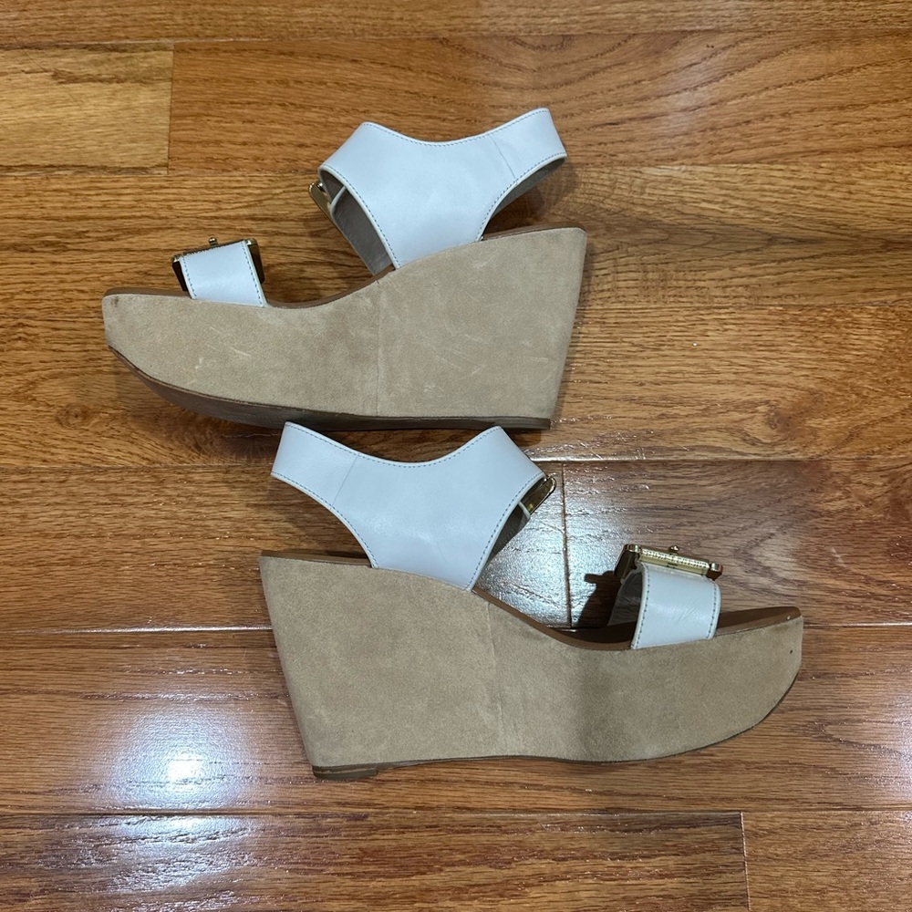 Michael Kors White Platform Sandals with Gold Accents - Picture 5 of 6